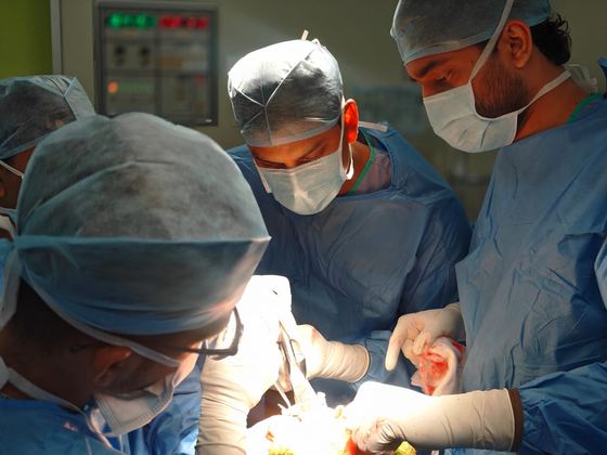 Dr. Shivaji Kolli, orthopaedic surgeon, in the operating theatre in Bengaluru (photo 9)
