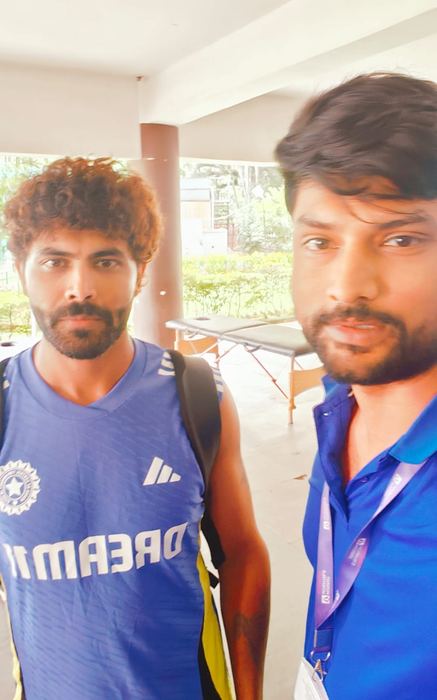 Dr. Shivaji Kolli providing sports medicine care to cricketers (photo 22)