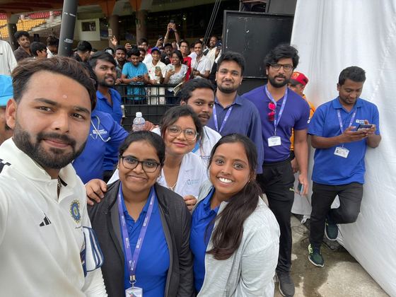 Dr. Shivaji Kolli providing sports medicine care to cricketers (photo 37)