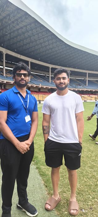 Dr. Shivaji Kolli providing sports medicine care to cricketers (photo 48)