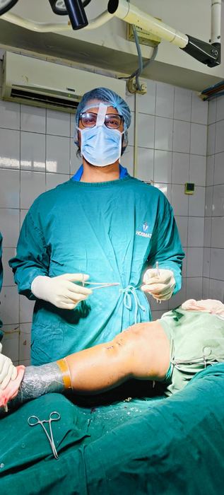 Dr. Shivaji Kolli, orthopaedic surgeon, in the operating theatre in Bengaluru (photo 43)
